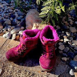 Merrell waterproof kids snow boots.  Pink sz 12.5